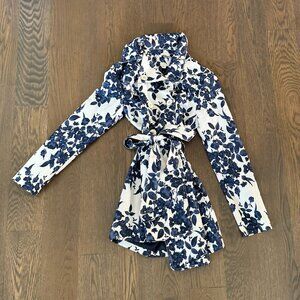Jessica Simpson Blue & White Floral Jacket | Size S